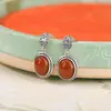 Aretes de Plata Esterlina S925 con Patrón de Hierba Rizada y Ágata Roja del Sur Yuebao Jewelry, Huevo de Bendición, Estilo Único de Otoño e Invierno