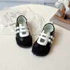 Sapatos Mary Jane Casuais Planos da Moda para Meninas Coleção Primavera e Outono 2025 Novos Versáteis Sapatos Rasos de Couro com Fivela Dupla