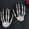 Mão de Esqueleto com Garras Halloween Decoração de Local de Horror Adereços Mão de Esqueleto com Flores Plástico Mão de Fantasma Enfeites Pendurados