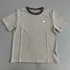 Camiseta listrada de manga curta estilo coreano com design de cachorrinho bordado em toalha, nova coleção de outono, casual, versátil, modeladora e com um design clássico nos ombros, top retrô para mulheres