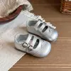 Zapatos Pequeños de Piel para Niñas Zapatos Elegantes de Princesa 2026 Nuevo Estilo Primavera y Otoño Mocasines Bajos para Niñas Zapatos Individuales para Bebé