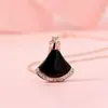Colar Pequeno em Formato de Saia de Prata de Lei S925 para Mulheres, Acessório de Moda Versátil em Forma de Concha de Leque, Design Simples de Nicho, Atacado para Mulheres