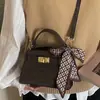 Bolso de Diseño de Nicho para Mujer 2025 Invierno Nuevo Estilo de Alta Gama Casual Versátil Bolso de Hombro Moderno Bolso Cruzado