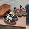 Zapatillas Deportivas Infantiles 2025 Primavera y Otoño Nuevo Estilo Modernas Ligeras Zapatos de Entrenamiento Moral para Niños y Niñas, Zapatillas Casuales de Suela Blanda para Niños Medianos y Grandes