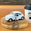 Llavero Creativo de Coche de Juguete Escarabajo de Doble Puerta Divertido Juguete de Descompresión para Estudiantes Colgante Regalo de Máquina de Garra Venta al por Mayor