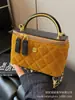 Bolsa Versátil de Alta Moda para Mulheres 2025 Nova Popular Bolsa de Ombro Transversal Mini Bolsa Acolchoada com Corrente