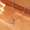 Collar Colgante Cuadrado Estilo Metal para Mujer, Lujo Ligero, Sensación de Alta Gama, Estilo Fresco, Temperamento Sencillo, Cadena para Clavícula Chapada en Cobre Oro Real