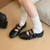 Sapatos rasos estilo coreano com tira elástica cruzada e fivela de metal, sapatos clássicos retrô universitários estilo balé com bico redondo