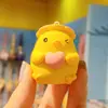 Llavero de pato de Navidad de dibujos animados de Año Nuevo para mujer, lindo, de moda, exquisita muñeca de resina, llavero, colgante para mochila escolar