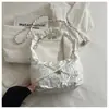 Bolsa Transversal Estilosa com Pingente de Diamantes 2026 Laço Nova Tendência Moda Plissada Nuvem Corrente de Verão para Mulheres