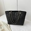 Lingge Chain Bag Mulheres Simples High-end Textura Tote Bag 2023 Nova moda ombro Crossbody Bucket Bag