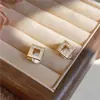 Pendientes de Botón Cuadrados de Circonita con Pasador de Plata Estilo Indiferente Lujo Ligero Moda de Gama Alta Pendientes Exquisitos Sentido del Diseño Accesorios de Pendientes de Nicho Mujeres
