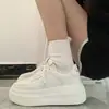 Zapatos de plataforma con suela gruesa para mujer, nuevo modelo de otoño 06, para estudiantes y personas menudas, que aumentan la altura, transpirables, zapatillas blancas, zapatillas casuales deportivas