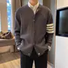 Cárdigan de punto a rayas japonesas con bloques de color, suéter de cuello redondo para hombre, corte ajustado, moda moderna, estilo BF, ropa exterior, suéter con botones