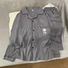 Pijama para hombre, colección primavera y otoño, popular de algodón con estampado de nubes, estilo fino, bordado de dibujos animados, de manga larga con botones y pantalón largo, conjunto de dos piezas para estar en casa