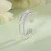 Anillo de Trébol de Cuatro Hojas Rayado con Tachuelas de Diamante Plateado Yixuan para Mujer, Anillo Abierto Vintage de Lujo Ligero Estilo Medieval con Circonita de Trébol de la Suerte