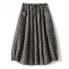 Verano 2026 Nuevo Estilo Retro Cuadros Algodón y Lino Holgado Falda Linterna Cintura Elástica Falda Media Falda Botón de Flor