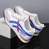 Sapatos Masculinos Primavera 2026 Novo Estilo Verão Versátil Retro Sola Reta Tendência Celebridade da Internet Mais Vendido Sapatos Casuais Esportivos para Homens