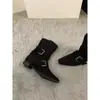 Botas Curtas Marrom Melard de Camurça com Salto Grosso para Mulheres, Temporada Outono e Inverno 2025, Efeito Emagrecedor, Adequadas para Combinar com Saias, Botas de Cano Médio, Botas Chelsea