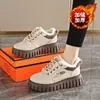 Nuevos Zapatos Blancos de Terciopelo de Invierno 2025 para Mujer Estilo Coreano Ins Estudiante que Aumentan la Altura Engrosados Calientes Zapatillas Deportivas Zapatos de Algodón