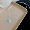 ¡Isla Azul Claro del Mar! Collar con colgante de flor de zircón azul cuadrado, cadena para la clavícula de nicho de lujo ligero, collar de alta gama para mujer