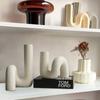 Estilo Nórdico Minimalista Tubo Curvado Geométricamente Retorcido Jarrón de Cerámica en Blanco Ornaments Jarrón Creativo Celebridad de Internet Decoraciones para el Hogar