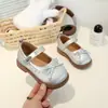Zapatos Mary Jane de Cuero Elegantes para Niñas 2026 Nuevo Estilo Primavera y Otoño Zapatos de Princesa con Lazo de Perlas para Bebé Zapatos de Suela Plana