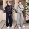 Conjunto deportivo casual hecho a medida para mujer, nueva colección de otoño, moderno y de corte holgado, efecto adelgazante, incluye sudadera con capucha y pantalones de pierna ancha, conjunto de dos piezas