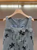 Shenzhen Nanyou Roupas Femininas de Alta Qualidade Verão Novo Estiloso Chique Senso de Design Bordado Flor Laço Vestido Colete
