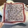 Bufanda Cuadrada de Moda Versátil Estilo Coreano 2025 70% Seda Sintética para Mujer con Acabado de Alta Gama, Protección para el Cuello y Bufanda para Cuello de Abrigo