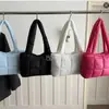 Bolsa de mano de algodón rellena de plumón estilo europeo y americano, nueva bolsa de hombro individual para mujer, diseño de cuadros moderno y a la moda, bolso simple para el hombro