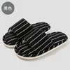Pantuflas de lino a rayas para hombre, versátiles para el hogar y uso en interiores, suela suave antideslizante, adecuadas para usar en exteriores, pantuflas de slip-on para mujer al por mayor