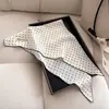 Lenço Triangular Artístico Retrô Estilo Francês de Algodão e Linho para Mulheres, Primavera e Verão, Lenço de Cabeça e Lenço de Pescoço Versátil Casual de Alta Qualidade para Proteger do Sol
