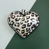 Colgante Llavero Corazón Grande de Cuero con Estampado de Leopardo del Fabricante, Colgante Llavero con Forma de Corazón Relleno 3D