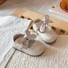 Zapatos de princesa para bebé, zapatos para niños pequeños, zapatos de caminar de suela blanda para primavera y otoño, zapatos de una sola tira con velcro y lazo de satén para niñas