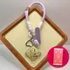 Regalo de Moda Paz y Alegría Llavero para Teléfono Móvil Colgante para Bolso Dibujo Animado Joyería Creativa Set de Caja de Regalo de Gama Alta