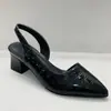 2026 Nuevas Sandalias de Verano Vintage Talla Grande Punta Fina para Viajar al Trabajo Sexy Tacón Medio Punta Cerrada para Mujer con Estampado de Cuadros Tacón Grueso