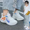 Tênis esportivo infantil primavera e outono 2026 novos sapatos infantis sapatos casuais de corrida com sola macia tênis de basquete para meninas do ensino fundamental
