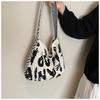 2023 Nuevo bolso ins, bolso de punto especial transfronterizo, bolso de hombro con letras, bolso tejido, bolso de mujer, moda