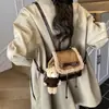 Mini Mochila de Luxo para Mulheres Outono e Inverno 2025 Nova Bolsa Saco Retrô Mini Mochila Pequena Bolsa de Ombro Versátil