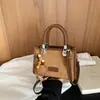 Bolso cruzado de nicho retro chic transfronterizo para mujer, nuevo bolso cruzado popular de principios de otoño 2026, bolso de mano cuadrado pequeño a la moda