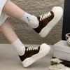 Sapatos Casuais Femininos Elegantes Versáteis Bico Redondo Solado Grosso Aumento de Altura Para Ir ao Trabalho Camurça Novidade Primavera Outono 2026 Sapatos Plataforma Grossa Bico Largo