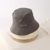 Nuevo Estilo Primavera y Otoño 2025 Sombrero de Pescador Adelgazante para Mujer con Bordado de Cara Sonriente, Sombrero Tipo Cubo con Visera para el Sol y Protección Solar para Hombre en Colores Dulces, Sombrero de Moda