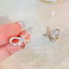 Aretes de Lazo de Diamantes Completos Plateados Estilo Ins para Mujer Diseño Nicho de Alta Gama Lujo Ligero Rostro Redondo Aretes de Aguja de Plata Accesorios