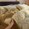 Conjunto de cuatro piezas de bola de pelo de conejo francés de grado maternal e infantil con relieve de terciopelo de leche, conjunto de tres piezas de funda de edredón y sábana de terciopelo de coral engrosado de invierno