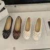 Sapatos Femininos Rasos Estilo Francês Inspirados em Chanel para o Verão, Adequados para Combinar com Vestidos, Apresentando um Laço e Bolinhas Pretas, Sapatos de Salto Baixo Estilo Balé para a Noite