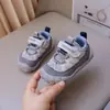 Zapatos para caminar de bebé, nueva colección primavera/otoño 2026, zapatillas casuales versátiles de suela blanda para niños y niñas, con diseños anti-golpes y antideslizantes