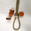 Colgante de Hebilla Metálica para Cuaderno Hecho a Medida de Fábrica, Adorno Colgante de Cuerda de Piel de Ciervo, Accesorios de Bolso de Moda