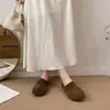 Sandalias versátiles de lunares sin cordones para mujer, adecuadas para usar al aire libre y para ir al trabajo, estilo nuevo con puntera cerrada, abertura poco profunda y diseño antideslizante, 2026 Birkenstock puntera redonda estilo británico