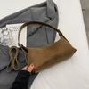 Bolsa nas axilas feminina de grande capacidade 2023 nova moda outono e inverno nicho design textura fosco retro ombro bolsa mensageiro